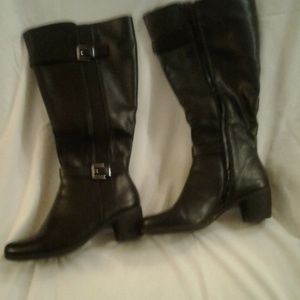 Boots size 9 1/2